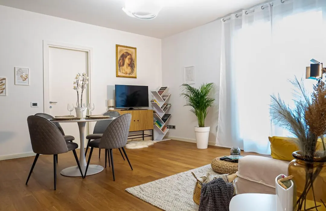 Maison Blanche: appartamento elegante con parcheggio privato-1