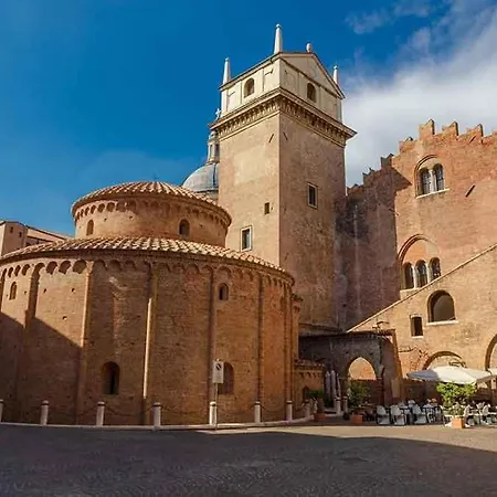 Goldensuitesitaly I Mantova Cozy House-2