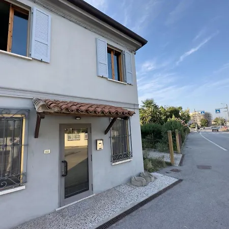 Goldensuitesitaly I Mantova Cozy House-3